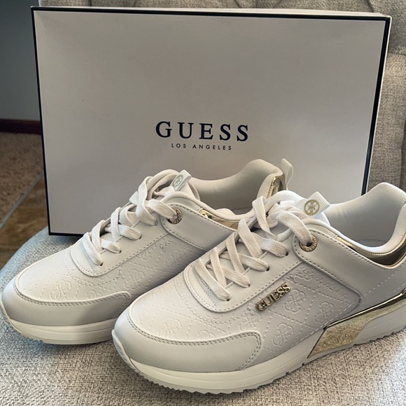Guess Sneakers. NEW - Picture 2 of 7